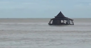 viral masjid di pacitan terbawa banjir hingga tengah laut
